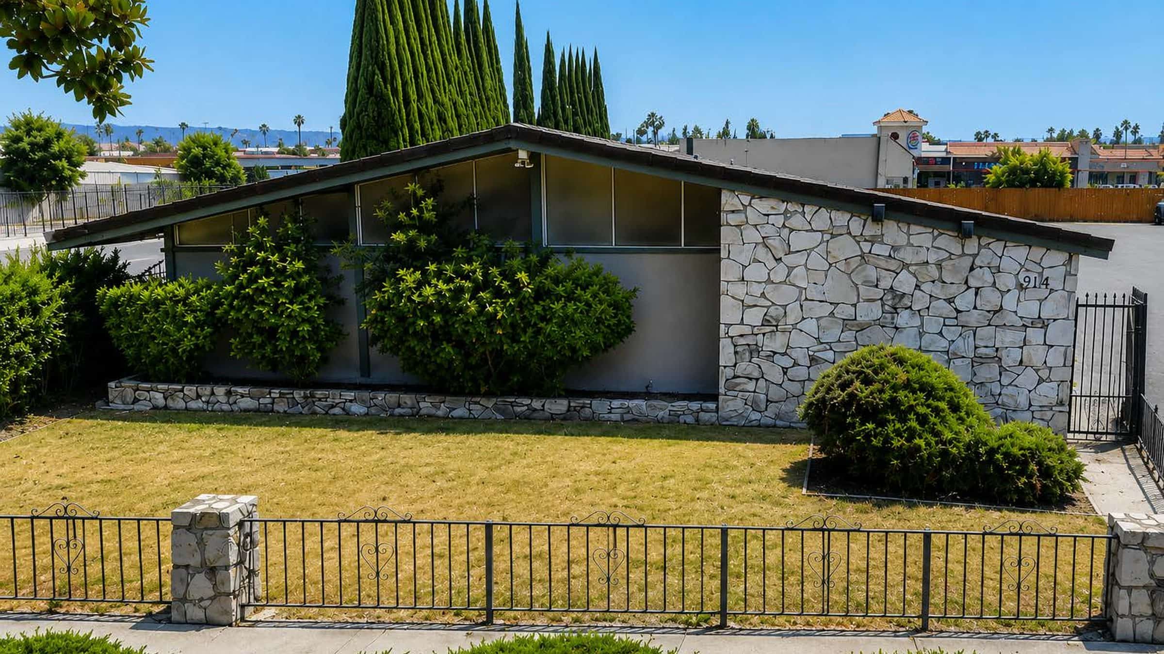 914 E Gladstone St — freestanding medical / professional office, Azusa