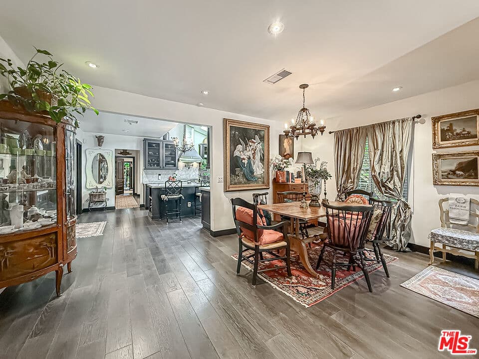 5236 Lennox Ave dining