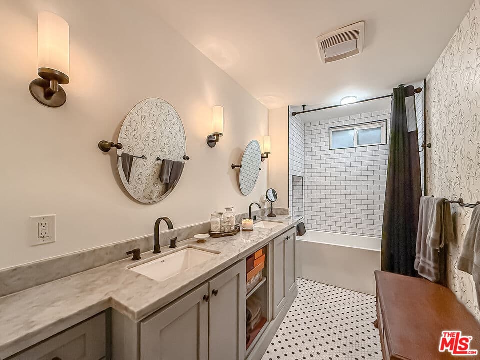 5236 Lennox Ave primary suite