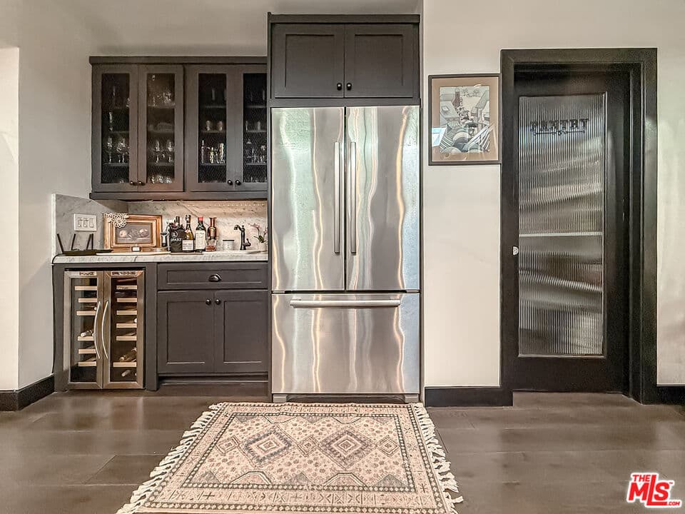 5236 Lennox Ave kitchen