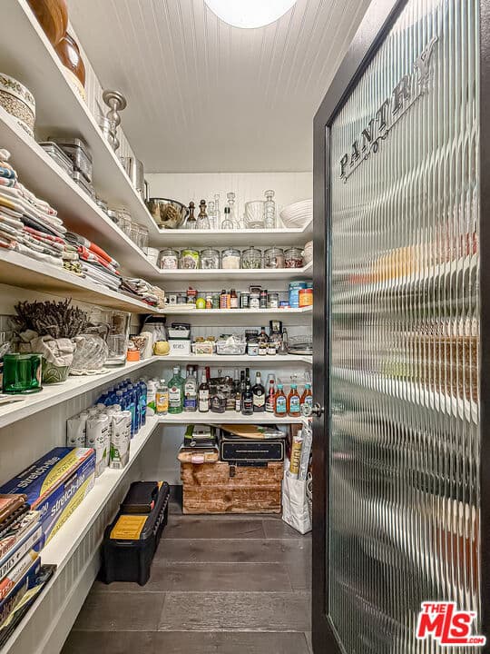 5236 Lennox Ave kitchen