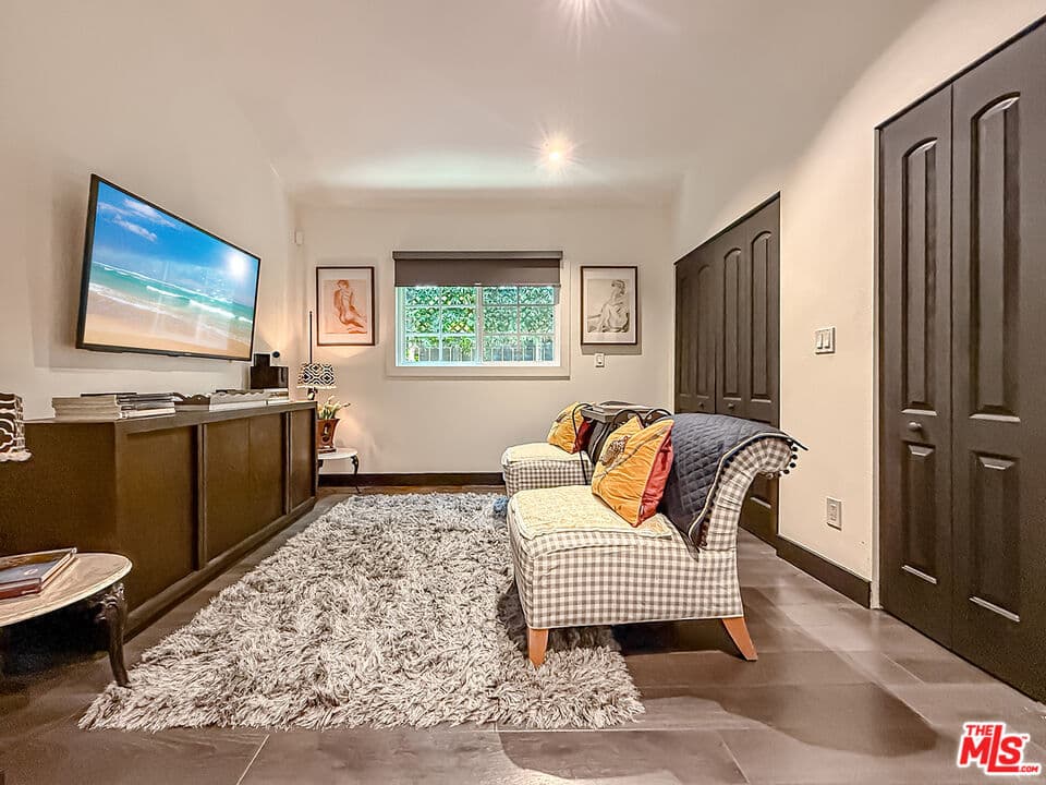 5236 Lennox Ave family room