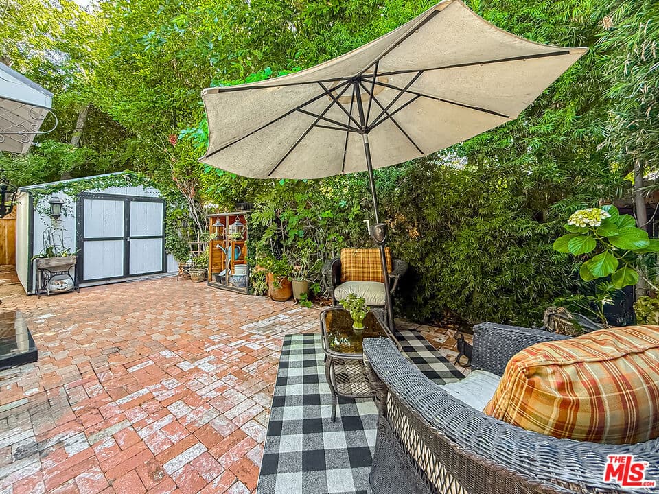 5236 Lennox Ave backyard and patio