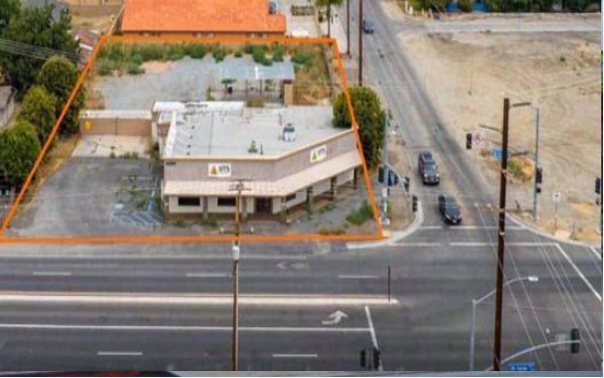 4490 E Florida Avenue, Hemet — Storefront Retail