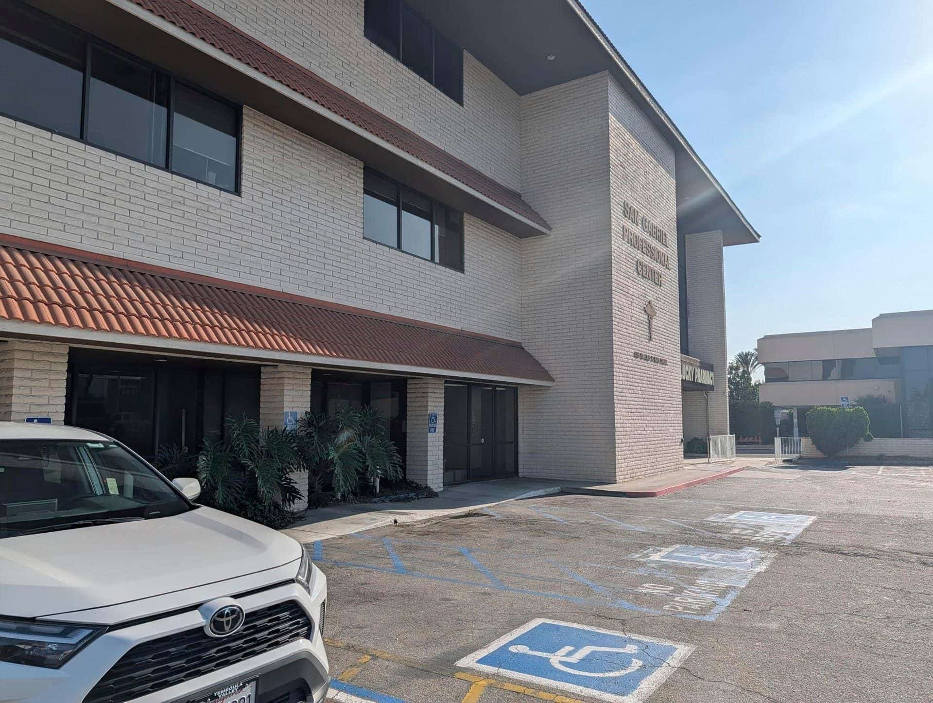 ADA parking stall and professional-center elevation at 416 W Las Tunas Dr