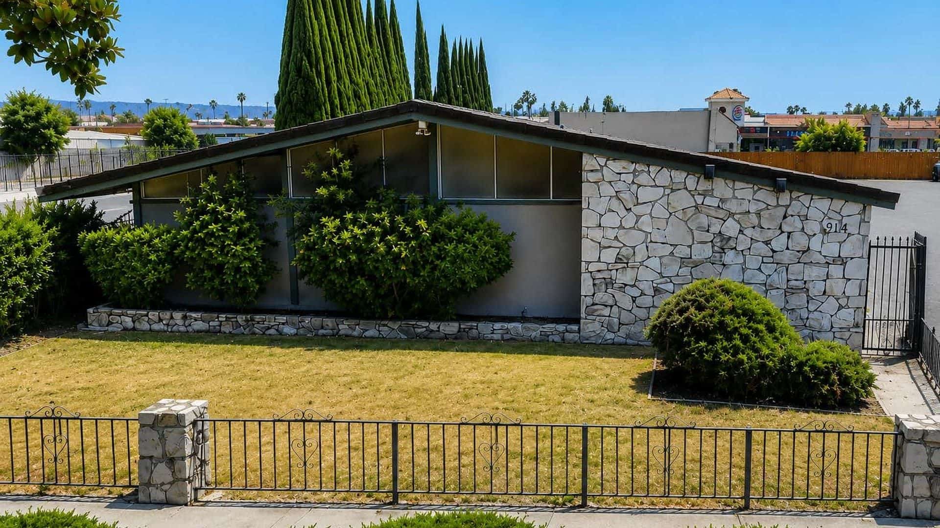 914 E Gladstone St — freestanding medical / professional office, Azusa