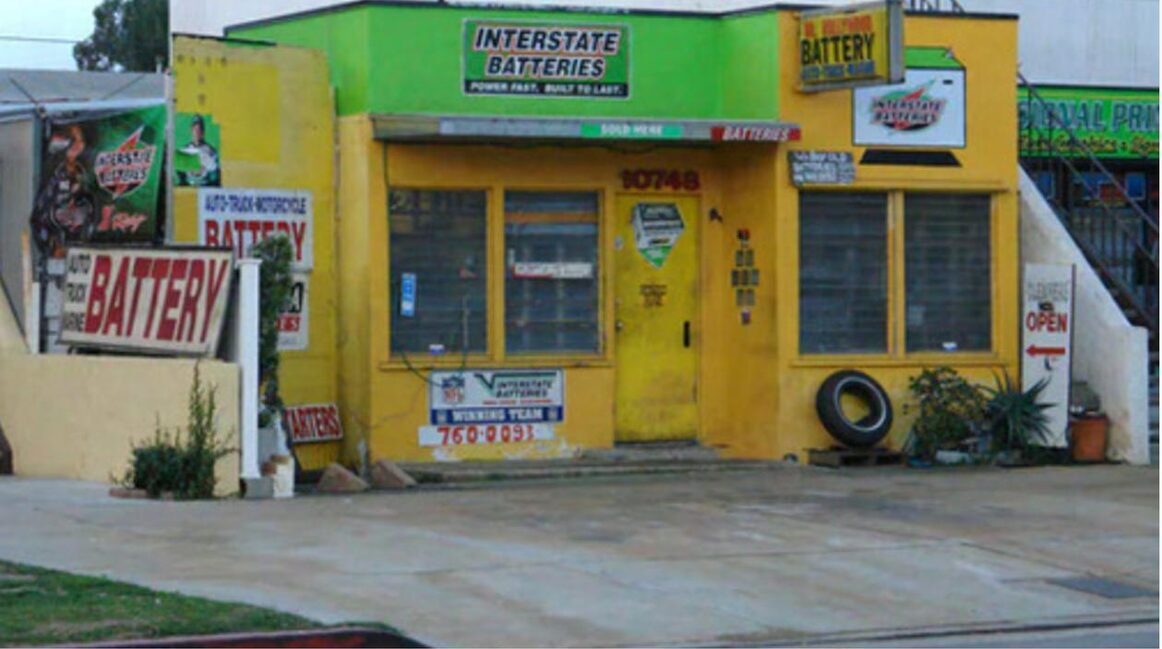 10748 Burbank Blvd, North Hollywood