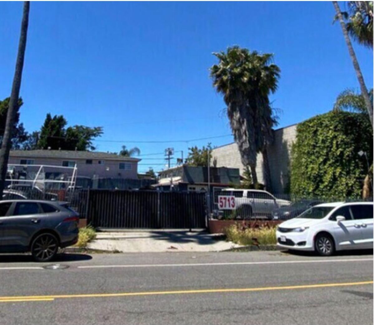 5709–5713 Tujunga Ave, North Hollywood